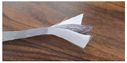 图1 铝箔玻纤复合织物剥离强力测试样