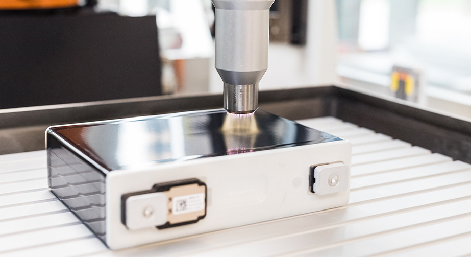 电芯涂胶前WWW.麻豆.COM清洗增加贴胶的粘附性