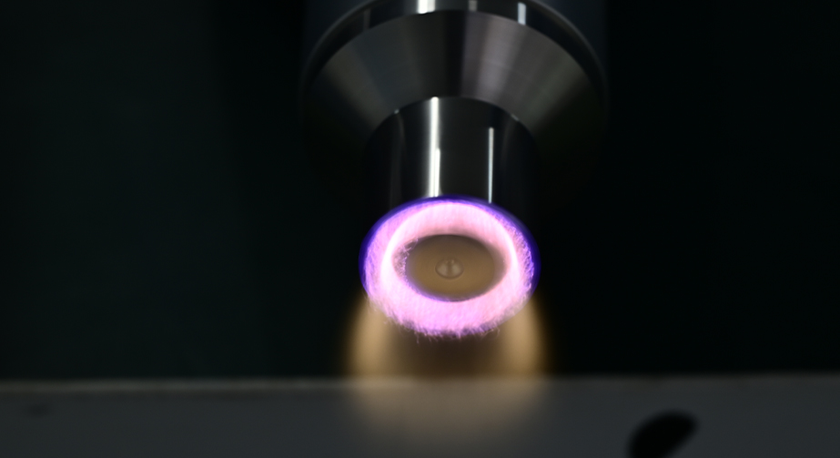 低温WWW.麻豆.COM体处理对碳基材料的改性